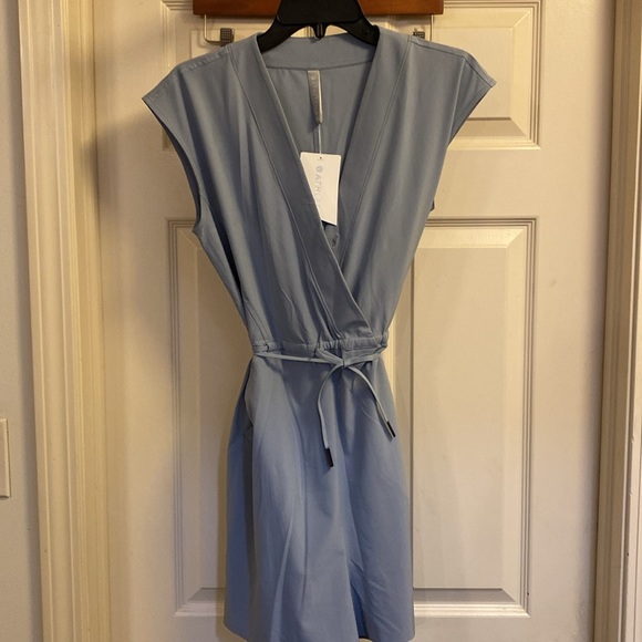Athleta Marlow romper with packets in baby blue color size XS - Picture 5 of 15